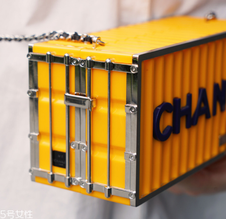 chanel集裝箱多少錢？香奈兒集裝箱包包正品價格
