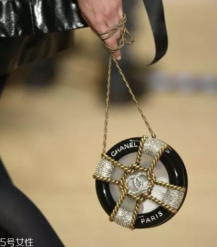 chanel救生圈多少錢？香奈兒救生圈包價格