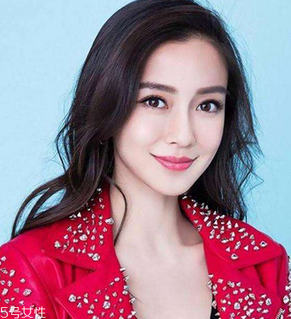 燙發(fā)不染色好看嗎？只燙不染也能美美的