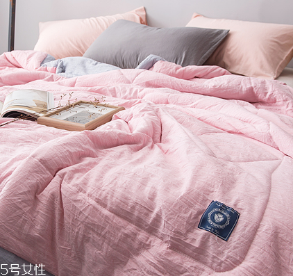 空調(diào)被可以曬太陽(yáng)嗎？多曬被子好處多