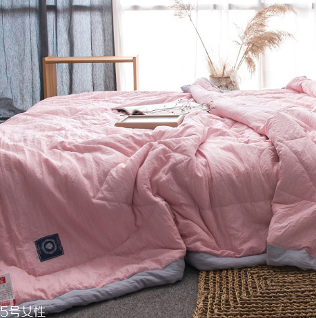 空調(diào)被可以曬太陽(yáng)嗎？多曬被子好處多