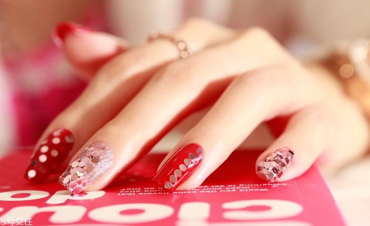 個性美甲圖片2018 讓人過目難忘的瀟灑酷帥美甲 個性美甲圖片2018 讓人過目難忘的瀟灑酷帥美甲