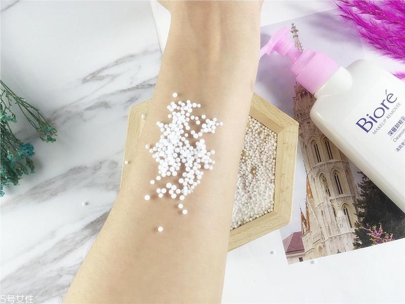 碧柔卸妝乳卸得干凈嗎？碧柔卸妝乳卸妝能力測試