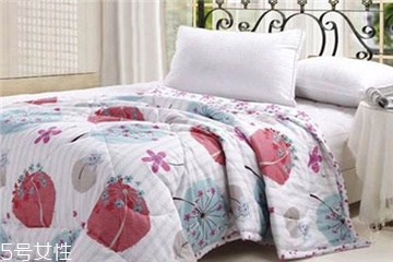 空調(diào)被適合什么時候蓋？不只是開空調(diào)的時候蓋