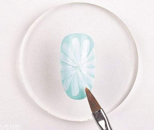 小雛菊美甲最簡單畫法 手殘黨也能一分鐘搞定 小雛菊美甲最簡單畫法 手殘黨也能一分鐘搞定