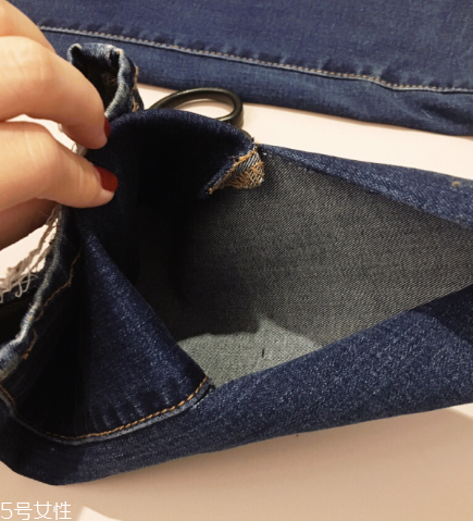 舊牛仔褲怎么改好看？只需幾步立馬變身時尚褲子