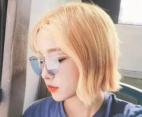 亞麻白金色頭發(fā)圖片女 傳說中的洋娃娃色 亞麻白金色頭發(fā)圖片女 傳說中的洋娃娃色