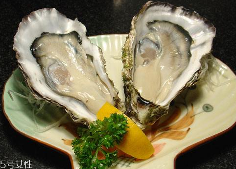 生蠔沒(méi)熟吃了會(huì)怎么樣？沒(méi)熟的生蠔吃了有什么后果