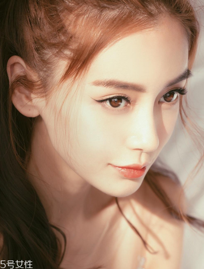 染發(fā)是頭發(fā)越油越好嗎？關(guān)于染發(fā)的真相