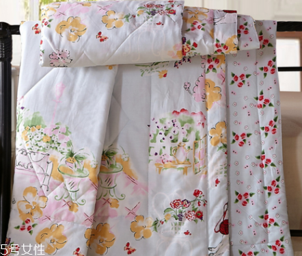 空調(diào)被上有血怎么處理？清理血漬小妙招