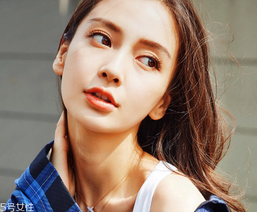 染發(fā)會(huì)使頭發(fā)變白嗎？頭發(fā)變白不是染發(fā)的鍋