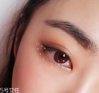 下眼影怎么畫顯眼睛大？眼睛變大2倍的下眼影畫法