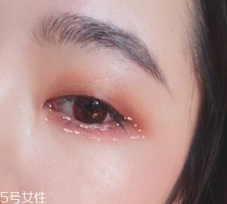 下眼影怎么畫顯眼睛大？眼睛變大2倍的下眼影畫法