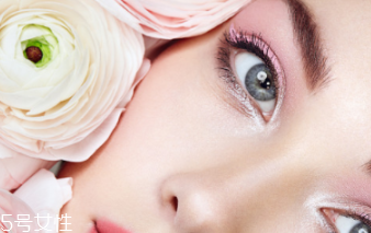 下眼影怎么畫顯眼睛大？眼睛變大2倍的下眼影畫法