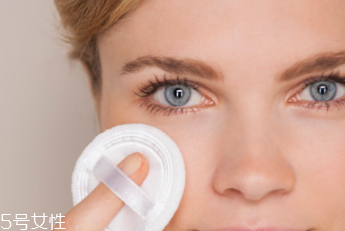 下眼影怎么畫顯眼睛大？眼睛變大2倍的下眼影畫法