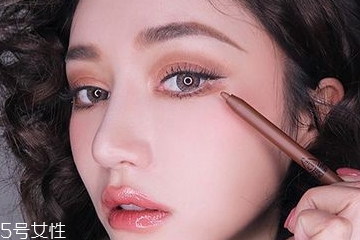 下眼影顯臟怎么辦？下眼影怎么畫不突兀？