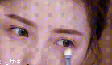 下眼影顯臟怎么辦？下眼影怎么畫不突兀？