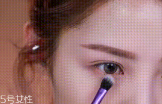 下眼影顯臟怎么辦？下眼影怎么畫不突兀？