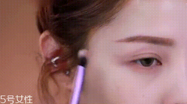 下眼影顯臟怎么辦？下眼影怎么畫不突兀？