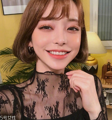 染發(fā)好還是戴假發(fā)好？染發(fā)假發(fā)選哪個