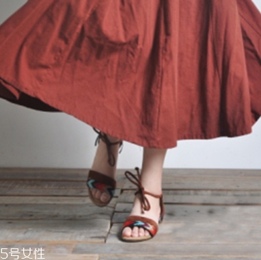 棉麻長裙配什么鞋子？除了小白鞋還有這些