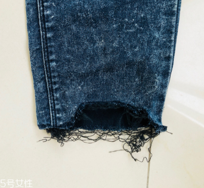 舊牛仔褲怎么改好看？只需幾步立馬變身時尚褲子