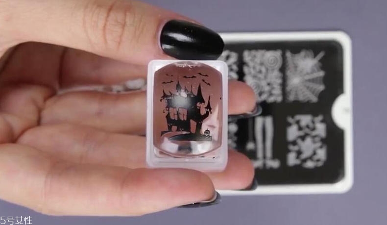 萬圣節(jié)女巫美甲教程 零基礎也可以畫很美 萬圣節(jié)女巫美甲教程 零基礎也可以畫很美