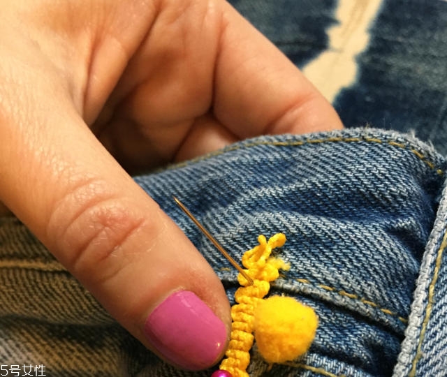 舊牛仔褲怎么改好看？只需幾步立馬變身時尚褲子