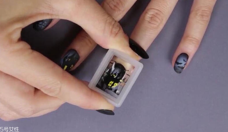 萬圣節(jié)女巫美甲教程 零基礎也可以畫很美 萬圣節(jié)女巫美甲教程 零基礎也可以畫很美