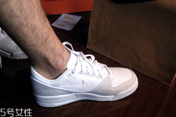 腿毛會(huì)越刮越粗嗎 刮腿毛一定要注意 腿毛會(huì)越刮越粗嗎 刮腿毛一定要注意