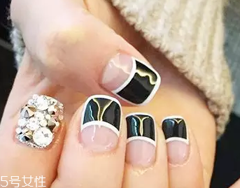 美甲怎么包邊才不會掉 包邊技術大揭秘