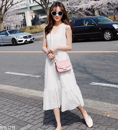 小白裙配什么鞋子好看 顏色款式大起底 小白裙配什么鞋子好看 顏色款式大起底