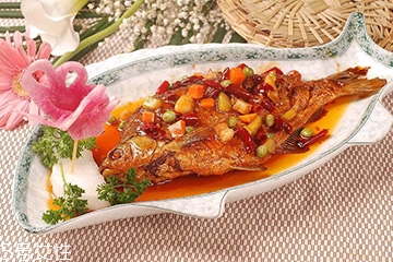 鳊魚(yú)和什么搭配最好吃 鳊魚(yú)和什么搭配最好吃