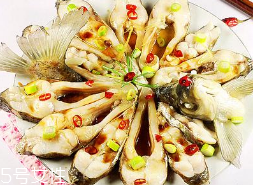 鳊魚(yú)和什么搭配最好吃 鳊魚(yú)和什么搭配最好吃