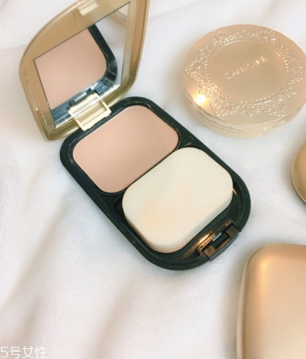 蜜絲佛陀粉餅和canmake棉花糖粉餅哪個好