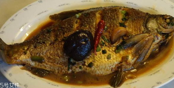 鳊魚的生活環(huán)境 鳊魚生活在哪 鳊魚的生活環(huán)境 鳊魚生活在哪