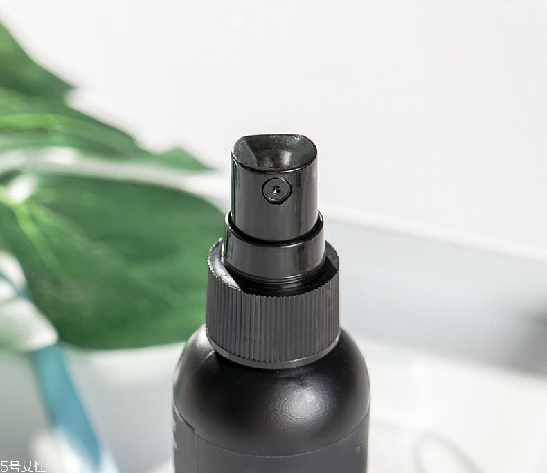 nyx定妝噴霧黑白區(qū)別 適合不同膚質(zhì) nyx定妝噴霧黑白區(qū)別 適合不同膚質(zhì)