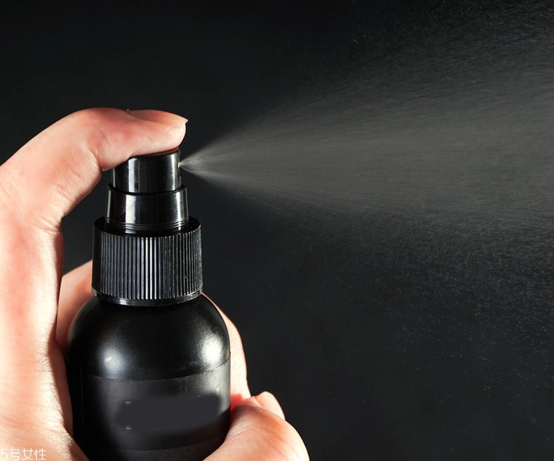 nyx定妝噴霧黑白區(qū)別 適合不同膚質(zhì) nyx定妝噴霧黑白區(qū)別 適合不同膚質(zhì)