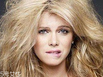 頭發(fā)干枯毛躁是什么原因 3個(gè)習(xí)慣造成枯發(fā) 頭發(fā)干枯毛躁是什么原因 3個(gè)習(xí)慣造成枯發(fā)