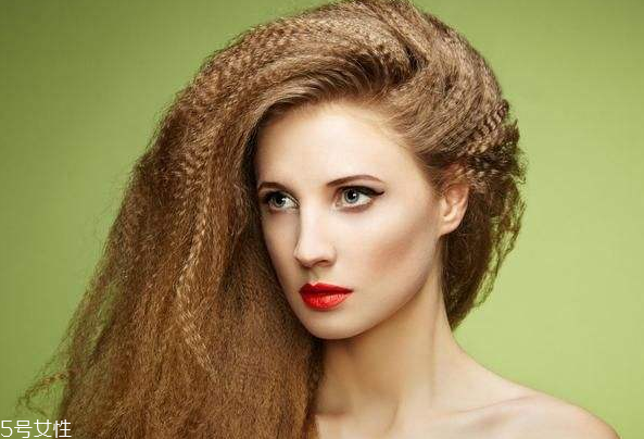 頭發(fā)干枯毛躁是什么原因 3個(gè)習(xí)慣造成枯發(fā) 頭發(fā)干枯毛躁是什么原因 3個(gè)習(xí)慣造成枯發(fā)