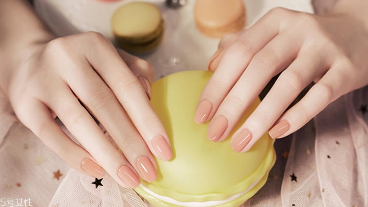 可撕指甲油要卸甲嗎 看個(gè)人習(xí)慣 可撕指甲油要卸甲嗎 看個(gè)人習(xí)慣