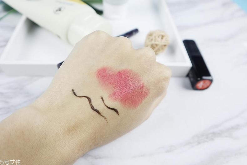 悅詩風(fēng)吟和dmc洗面奶哪個好 油皮用悅詩風(fēng)吟更好 悅詩風(fēng)吟和dmc洗面奶哪個好 油皮用悅詩風(fēng)吟更好