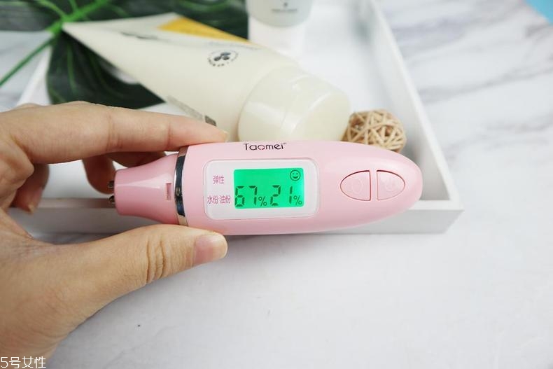 悅詩風(fēng)吟和dmc洗面奶哪個好 油皮用悅詩風(fēng)吟更好 悅詩風(fēng)吟和dmc洗面奶哪個好 油皮用悅詩風(fēng)吟更好