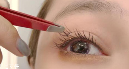 假睫毛怎么佩戴 3種方法以假亂真 假睫毛怎么佩戴 3種方法以假亂真