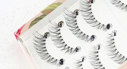 假睫毛怎么佩戴 3種方法以假亂真 假睫毛怎么佩戴 3種方法以假亂真