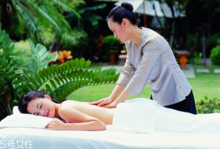 精油開背過敏怎么辦 頻繁進(jìn)行精油開背有壞處 精油開背過敏怎么辦 頻繁進(jìn)行精油開背有壞處