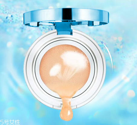 夏天用粉底液還是氣墊bb好 愛(ài)出油用粉底液準(zhǔn)沒(méi)錯(cuò)