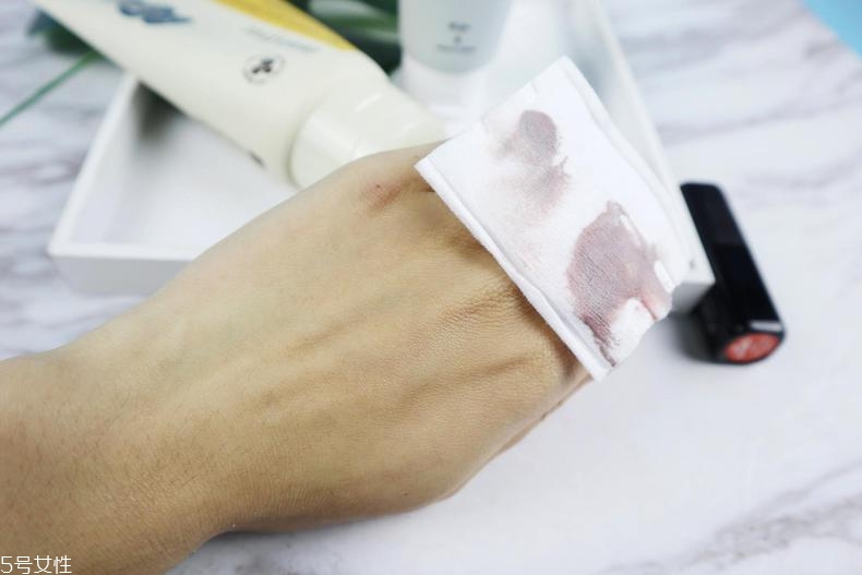 悅詩風(fēng)吟和dmc洗面奶哪個好 油皮用悅詩風(fēng)吟更好 悅詩風(fēng)吟和dmc洗面奶哪個好 油皮用悅詩風(fēng)吟更好