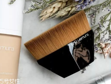 化妝刷動(dòng)物毛和人造毛哪個(gè)好 動(dòng)物毛更耐用 化妝刷動(dòng)物毛和人造毛哪個(gè)好 動(dòng)物毛更耐用