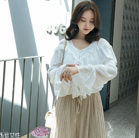 白色衣服怎么搭配 這個夏天的美被它承包了 白色衣服怎么搭配 這個夏天的美被它承包了